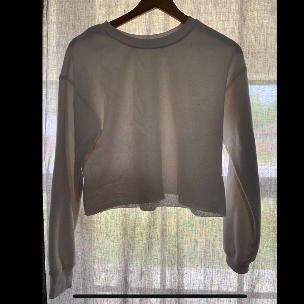 Crop top white sweatshirt